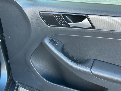 Used 2018 Volkswagen Jetta Wolfsburg Edition image 16