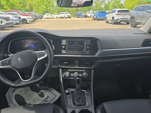 Used 2024 Volkswagen Jetta SE w/ Black Wheel Package FWD image 17