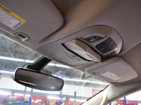 Used 2023 Chrysler Pacifica Touring-L FWD image 32