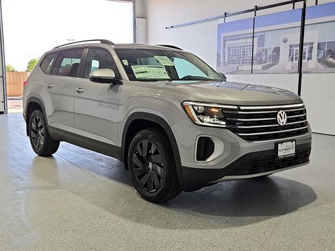 New 2026 Volkswagen Atlas SE FWD image 6