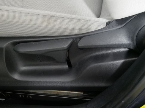 Used 2020 Toyota Corolla LE image 20