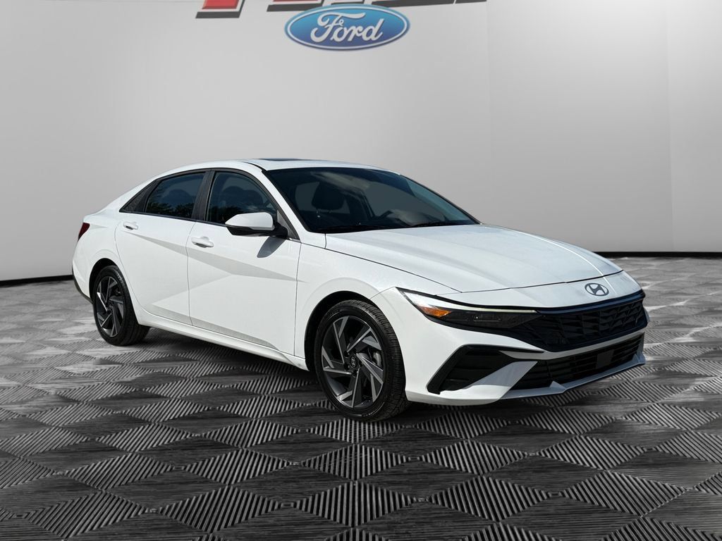 Used 2025 Hyundai Elantra Limited FWD image 7