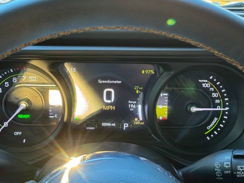 Used 2024 Jeep Wrangler Unlimited Sahara AWD/4WD image 27