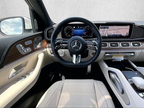 New 2026 Mercedes-Benz GLS 580 4MATIC image 18