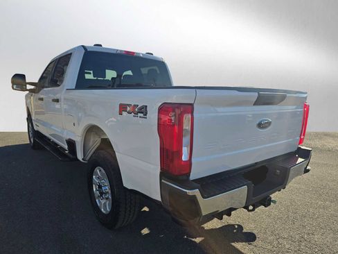 Used 2024 Ford F250 XLT w/ FX4 Off-Road Package image 5
