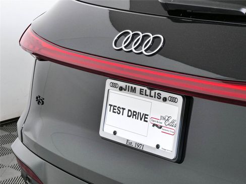 Used 2025 Audi Q5 Premium w/ Convenience Package AWD/4WD image 35