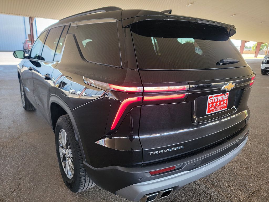 Used 2025 Chevrolet Traverse LT FWD image 6