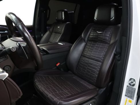Used 2024 Cadillac Escalade ESV V w/ Heavy-Duty Trailer Package AWD/4WD image 86