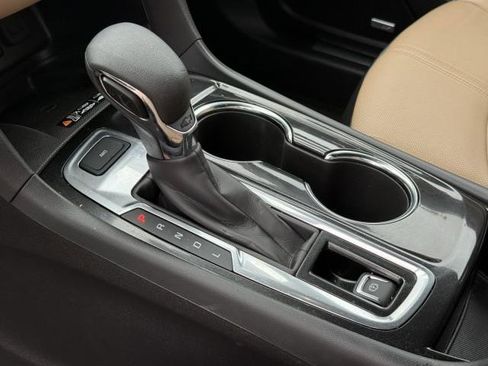 Used 2024 Chevrolet Equinox Premier image 19