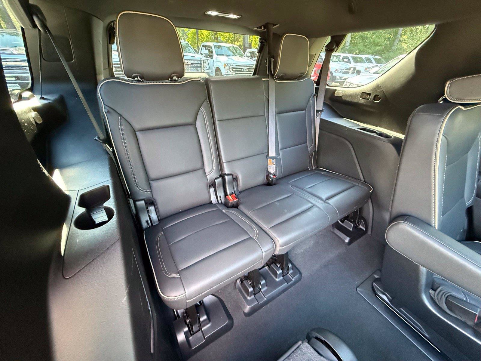 Used 2023 GMC Yukon SLT w/ SLT Premium Package RWD image 30