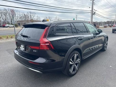 Certified 2025 Volvo V60 B5 Cross Country Plus AWD/4WD image 5