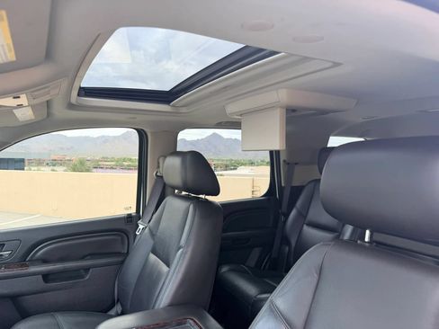 Used 2011 GMC Yukon Denali RWD image 17