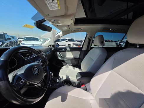 Used 2019 Volkswagen Tiguan SE FWD image 12