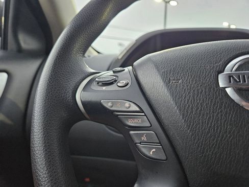 Used 2020 Nissan Pathfinder S image 11