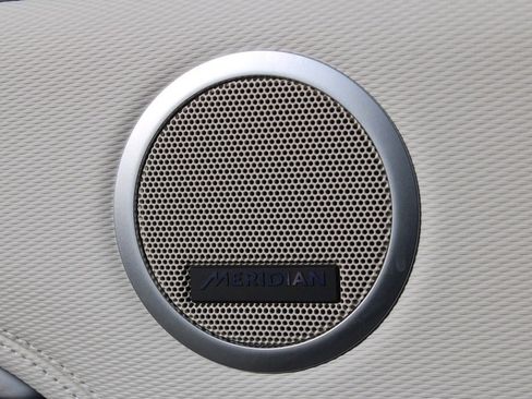 Certified 2025 Land Rover Discovery Dynamic SE image 16