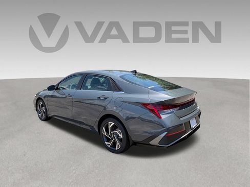 New 2026 Hyundai Elantra Limited FWD image 3