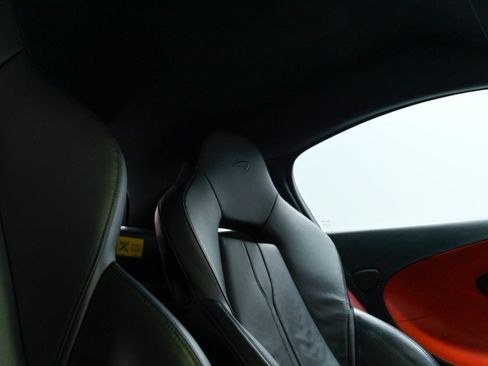 Used 2019 McLaren 600LT RWD image 26