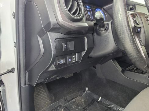 Used 2023 Toyota Tacoma TRD Off-Road w/ Technology Package AWD/4WD image 19