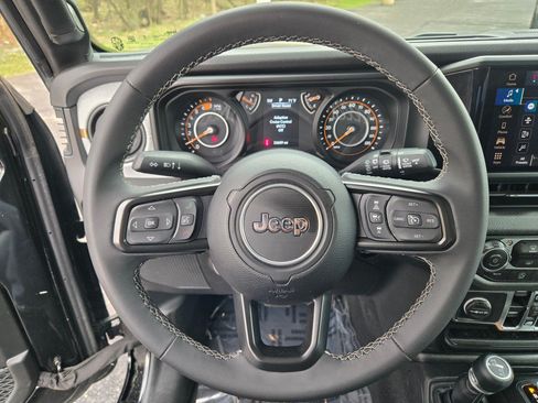 Used 2025 Jeep Wrangler Unlimited Sport AWD/4WD image 29