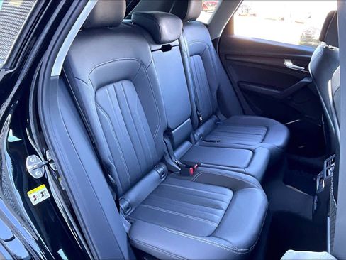 Used 2023 Audi Q5 2.0T Premium w/ Convenience Package image 19