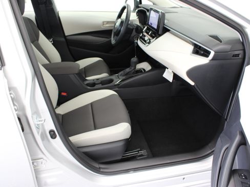 Used 2025 Toyota Corolla LE FWD image 32