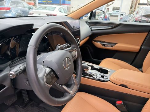 Used 2025 Lexus NX 350h AWD w/ Premium Package image 9