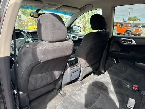 Used 2016 Nissan Pathfinder SV w/ SV Cold Weather Package image 13