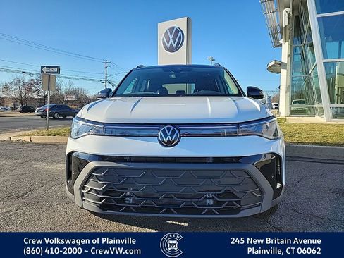 New 2026 Volkswagen Taos SE image 22