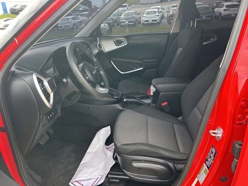 Used 2023 Kia Soul LX w/ Option Group 015 FWD image 10