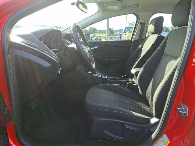 Used 2016 Ford Focus SE w/ SE Sport Package FWD image 15
