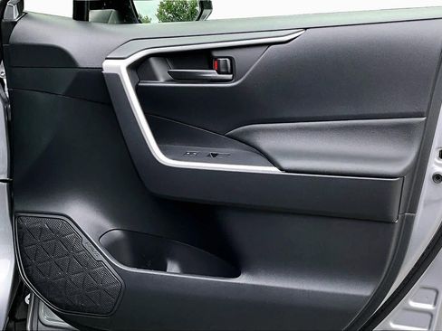 Certified 2025 Toyota RAV4 LE AWD/4WD image 23