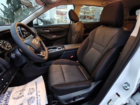 Used 2026 Nissan Rogue SV image 10