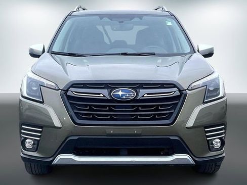 Used 2023 Subaru Forester Touring image 2
