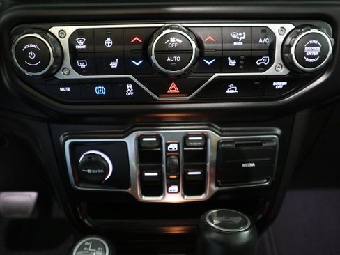 Used 2021 Jeep Wrangler Unlimited Sahara w/ Cold Weather Group AWD/4WD image 26