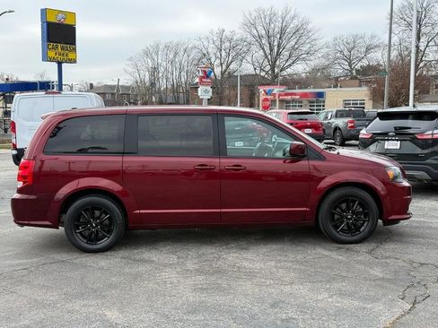 Used 2019 Dodge Grand Caravan SXT w/ Driver Convenience Group image 5