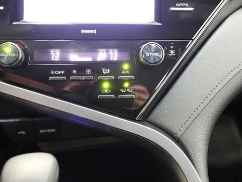 Used 2020 Toyota Camry LE FWD image 6