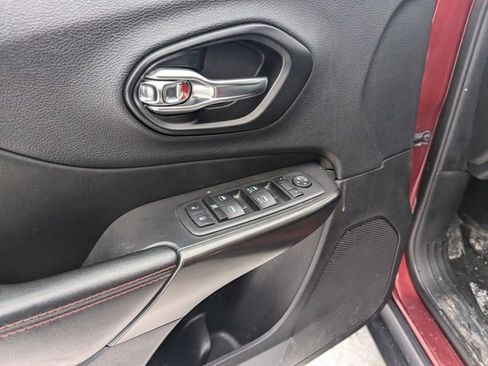 Used 2021 Jeep Cherokee Trailhawk image 11