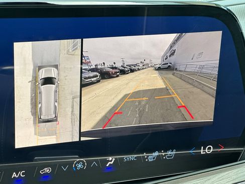 New 2025 Chevrolet Suburban Premier image 22