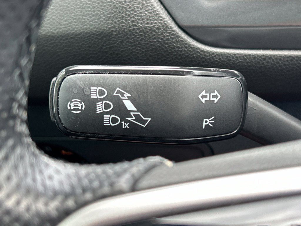Used 2023 Volkswagen Tiguan SE R-Line FWD image 29