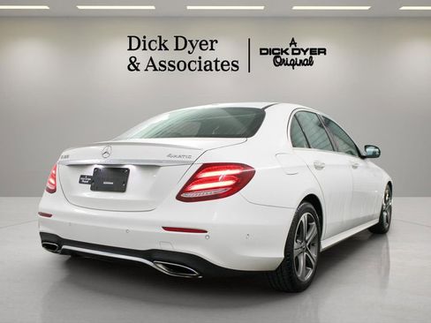 Used 2017 Mercedes-Benz E 300 4MATIC image 3