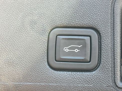 Used 2024 GMC Terrain SLT AWD/4WD image 23