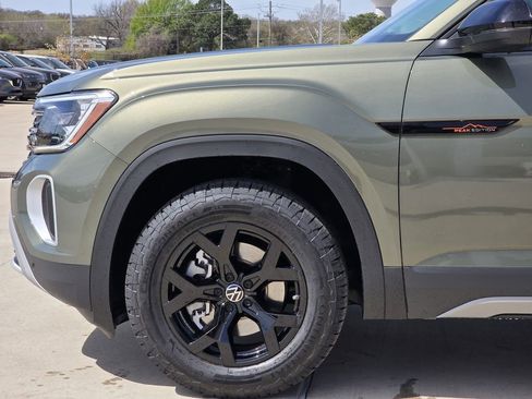 New 2026 Volkswagen Atlas Peak Edition image 5