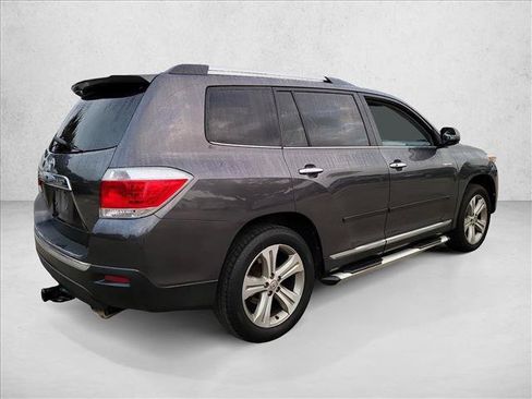 Used 2011 Toyota Highlander Limited w/ Tow Pkg FWD image 5