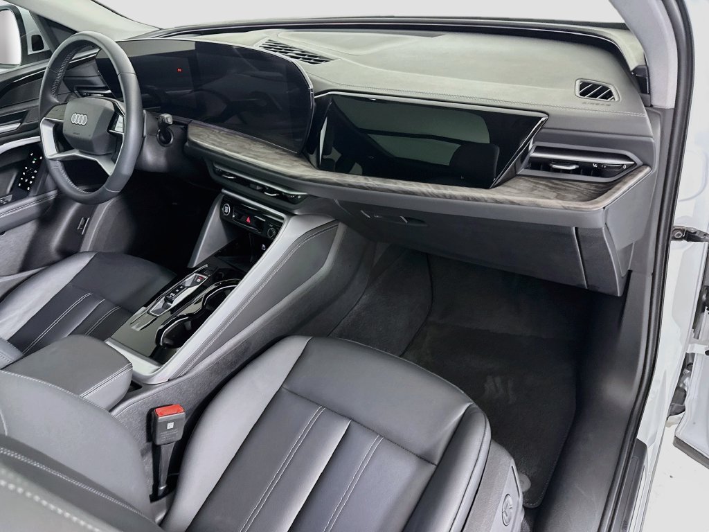 Certified 2025 Audi Q5 Premium w/ Convenience Package AWD/4WD image 17