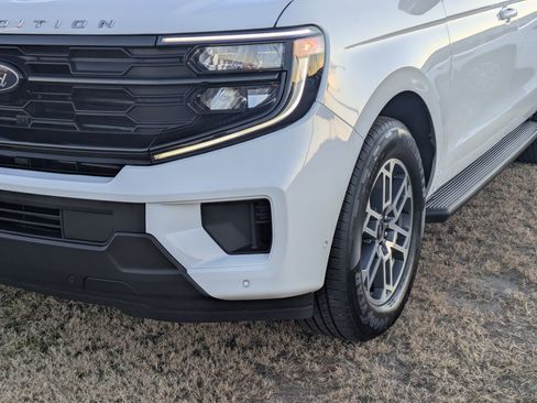 Used 2025 Ford Expedition Max Active image 10