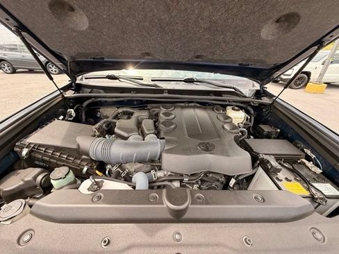 Used 2021 Toyota 4Runner SR5 AWD/4WD image 11