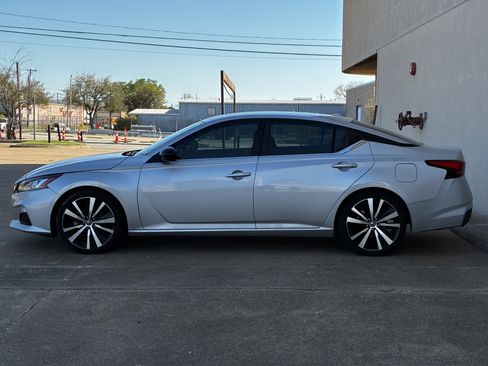 Used 2021 Nissan Altima 2.5 SR FWD image 11