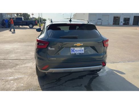 New 2026 Chevrolet Trax LT w/ LT Convenience Package FWD image 7