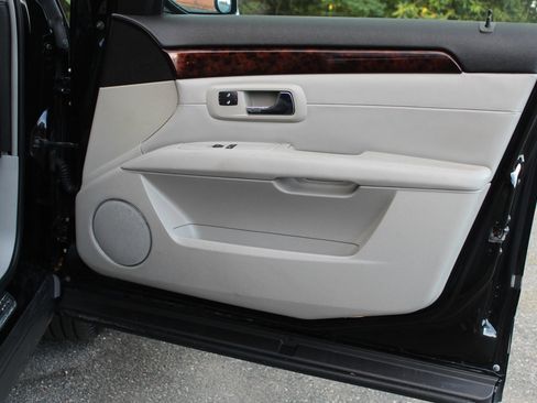 Used 2007 Cadillac SRX w/ Theater Package image 18