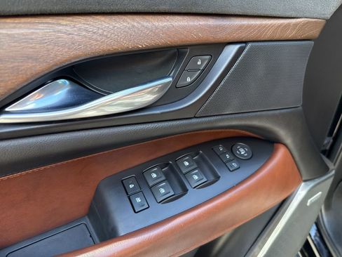 Used 2019 Cadillac Escalade Premium Luxury AWD/4WD image 17